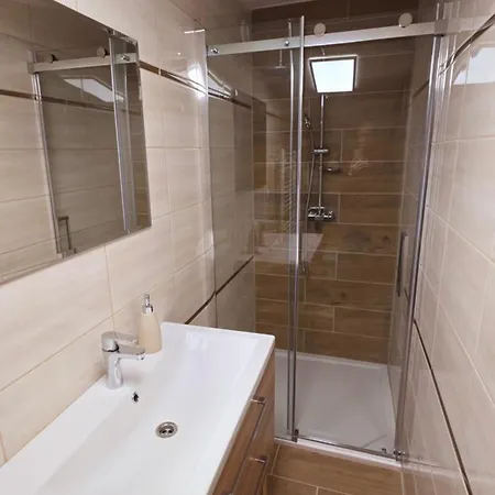 Drucker בית הארחה 3*